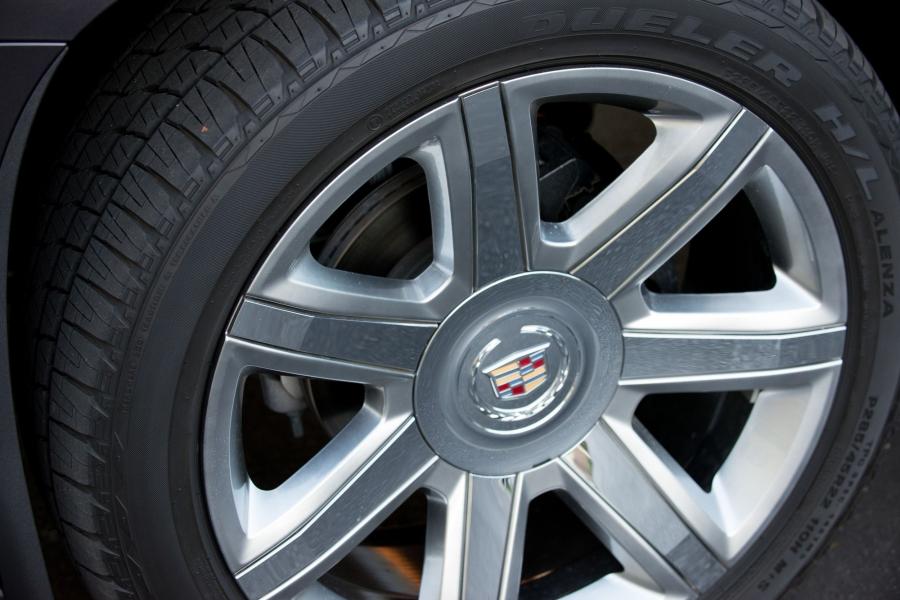  Cadillac Escalade 4WD Luxury 2015 года  (фото 15 из 42)